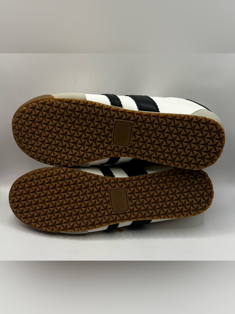 DV by Dolce Vita Revie White, Black & Tan Retro-Style Women's Sneakers Sz 8 NIB - Picture 4 of 7
